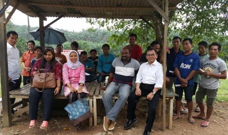 KJRI Penang melakukan kunjungan pemantauan kondisi pekerja asal Indonesia ke Bukit Sidim Estate Koperasi NLFCS, Kulim, Kedah Darul Aman, Malaysia