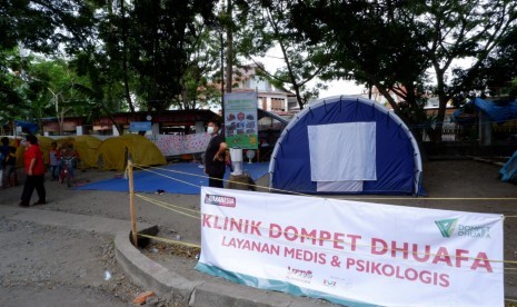 Klinik Dompet Dhuafa Layanan Kesehatan dan Psikologis memfokuskan pengobatan bersifat kuratif pada masa transisi dari darurat ke pemulihan bencana gempa, tsunami, dan likuefaksi di Palu dan sekitarnya, Sabtu (27/10). 