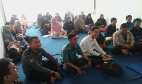 Klinik Pendidikan MIPA (KPM) Cabang Depok menggelar pelatihan motivasi suprarasional bagi guru dan staff KPM Cabang Depok, Sabtu (18/5). 