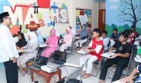 Klinik Pendidikan MIPA (KPM) kembali menggagas program Suprarational Math Camp.