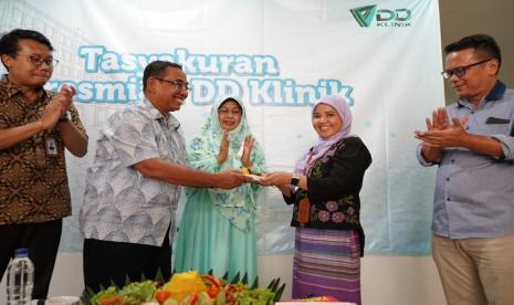  Klinik Pratama DD Klinik Tangerang merupakan klinik yang didirikan Dompet Dhuafa melalui Tim Program Replikasi dan Pengembangan Dompet Dhuafa. Dalam pendiriannya, DD bekerja sama dengan mitra PT Simpang Tiga Portal. 