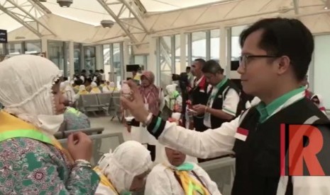 Kloter pertama jamaah calon haji Indonesia tiba di Bandara Amir Muhammad bin Abdulaziz, Madinah. 