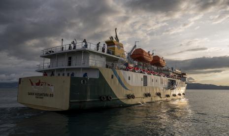 KM Sabuk Nusantara 89 bertolak meninggalkan dermaga pada pelayaran perdananya di Pelabuhan Pantoloan, Palu, Sulawesi Tengah, Sabtu (27/8/2022). Kementerian Perhubungan melalui Direktorat Jenderal Perhubungan Laut terus memperkuat konektivitas daerah tertinggal, terpencil, terluar dan perbatasan (3TP) dengan melayani 116 trayek angkutan laut perintis.