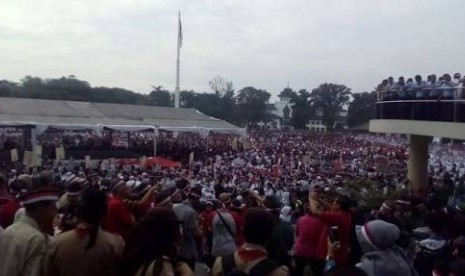 KNPI Jawa Barat ikuti apel Nusantara Bersatu di Lapangan Gasibu, Bandung, Rabu (30/11).