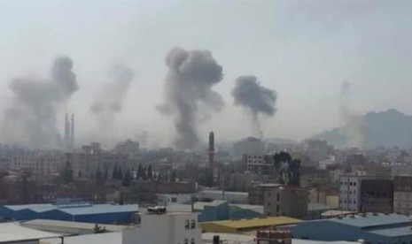 Koalisi Arab Saudi terus menggempur pemberontak Houthi di Sanaa, Yaman.