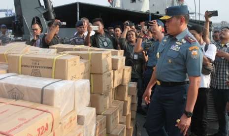 Koarmada I mengirimkan berbagai jenis bantuan untuk meringankan beban para korban terdampak gempa dan tsunami di Palu-Donggala, Sulawesi Tengah (Sulteng).