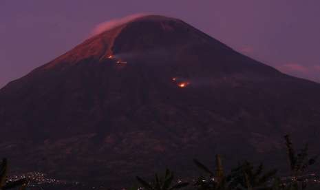 Mount Sindoro seen from Muntung Village, Candiroto, Temanggung, Central Java, on Monday (Sept 10).