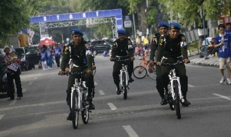 Kodam I/Bukit Barisan melakukan patroli di Medan.