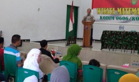 Kodim 0606/Kota Bogor menjalin silaturahmi dengan para wali murid kelas reguler Klinik Pendidikan MIPA (KPM), Ahad pagi (8/4). 