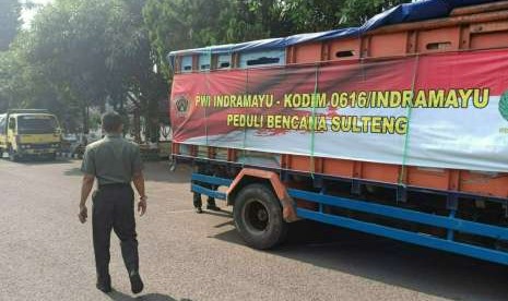  Kodim 0616 Indramayu bersama PWI Indramayu menyerahkan bantuan untuk korban bencana Tsunami Palu, Donggala Sulteng ke Makodam/III Siliwangi. 