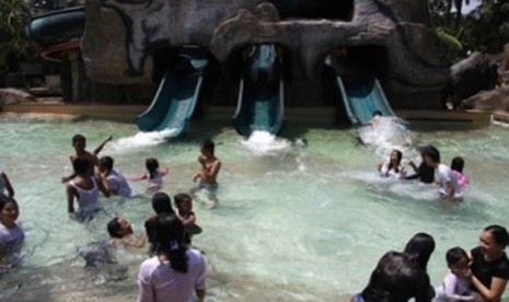 Kolam luncur di Atlantis, Ancol