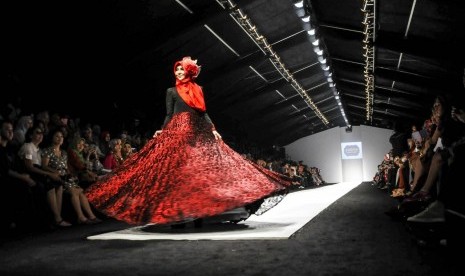 Koleksi Anggia Mawardi di Jakarta Fashion Week 2015.