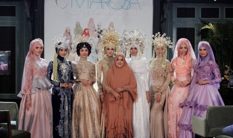 Koleksi busana pengantin Muslimah dari Miarosa.