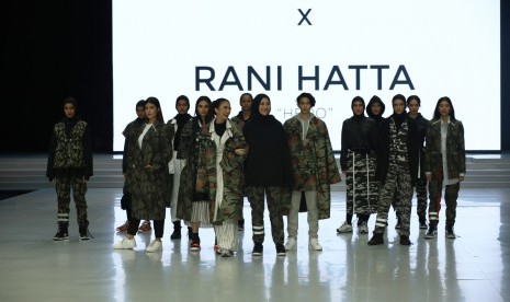 Koleksi desainer Rani Hatta untuk Indonesia Fashion Week.