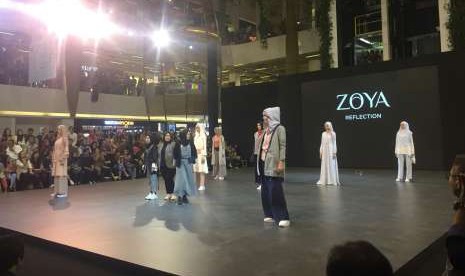 Koleksi Zoya semarakan 23 Paskal Fashion District yang berlangsung di Main Atrium 23 Paskal, Jalan Pasirkaliki, Kota Bandung, Sabtu (8/9).