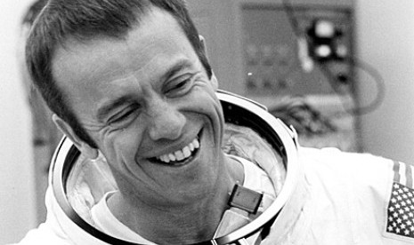 Komandan Angkatan Laut Alan Bartlett Shepard Jr diluncurkan ke luar angkasa. Menaiki kapsul ruang angkasa Freedom 7, Shepard menjadi astronaut pertama Amerika yang melakukan perjalanan ke luar angkasa, 5 Mei 1961.