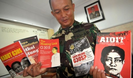 Lima judul buku Partai Komunis Indonesia (PKI) yang disita dari sebuah mal