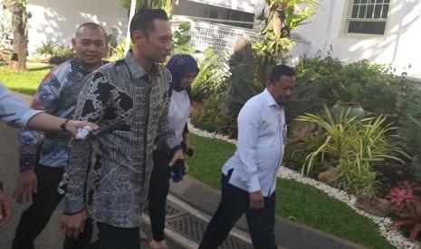 Komandan Komando Satuan Tugas Bersama (Kogasma) Partai Demokrat, Agus Harimurti Yudhoyono (AHY) tiba di Istana Negara, Kamis (2/5). 