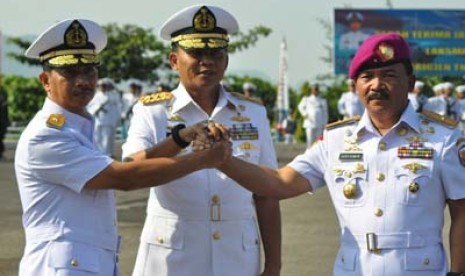 Komandan Pangkalan Utama TNI Angkatan Laut (Danlantamal) II Padang Brigjen TNI (Marinir) Gatot Subroto (kanan)