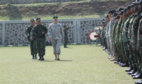 Komandan PMPP TNI Brigjen Anto Mukti Putranto didampingi Commanding General Hawaii Army National Guard, Brigjen Bruce E. Oliveira