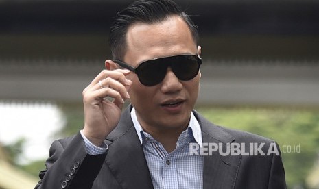 Komandan Satuan Bersama (Kogasma) Partai Demokrat untuk Pilkada 2018 dan Pemilu 2019, Agus Harimurti Yudhoyono (AHY) meninggalkan Kompleks Istana Kepresidenan usai bertemu dengan Presiden Joko Widodo di Jakarta, Selasa (6/3). 