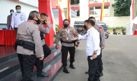 Komandan Satuan Brimob Polda Sulsel, Kombes Pol. Muhammad Anis mendukung upaya Kementerian Pertanian (Kementan) dalam meningkatkan ketahanan pangan nasional melalui pemanfaatan lahan tidur serta pengadaan benih sayur dan jagung yang unggul dan berkualitas.