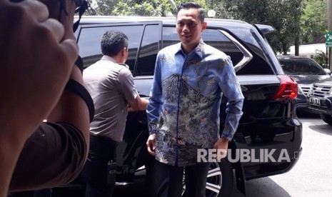 Komandan Satuan Tugas Bersama (Kogasma) Demokrat Agus Harimurti Yudhoyono saat tiba di Kantor Kemenko Polhukam, Gambir, Jakarta Pusat, Rabu (7/3). 