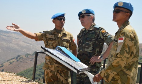 Komandan Sektor (Dansektor) Timur Unifil (United Nations Interim Force in Lebanon) Brigadir Jenderal Jose Conde de Arjona yang berasal dari negara Spanyol meninjau Kompi-Kompi Satgas Indobatt (Satuan Tugas Indonesian Battalion) Kontingen Garuda (Konga) XXI