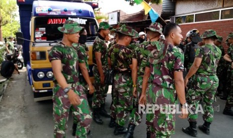 Komando Resort Militer (Korem) 072 Pamungkas Yogyakarta melakukan eksekusi pengosongan rumah dinas TNI di Kampung Pathuk, RT 28 / RW 05, Ngampilan, Kota Yogyakarta. Ada tiga rumah yang dieksekusi oleh Korem 072 Pamungkas, Selasa (16/10).