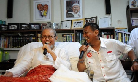  Komedian senior Ferrasta Soebardi atau Pepeng (kiri) bersama Deddy Mizwar.