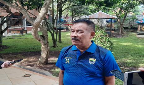 Komisaris PT Persib Bandung Bermartabat, Umuh Muchtar berharap wasit pada putaran kedua Liga 1 2021/2022 lebih baik.