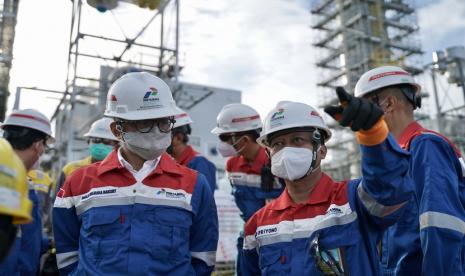 Komisaris Utama PT Pertamina (Persero), Basuki Tjahaja Purnama (BTP) dan Wakil Menteri BUMN – I, yang merupakan Wakil Komisaris Utama, Pahala Nugraha Mansury, mengunjungi Proyek Refinery Development Master Plan (RDMP) Balikpapan.