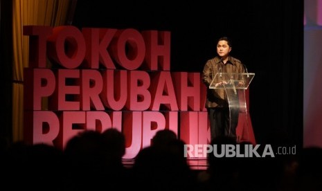  Komisaris Utama Republika Erick Thohir memberikan sambtuan saat malam anugerah Tokoh Perubahan Republika 2016 di Jakarta, Selasa (25/4). 