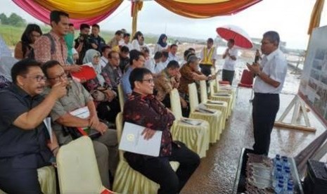 Komisi 6 DPR RI meninjau proyek jalan tol Palembang-Indralaya (Palindra) yang merupakan bagian dari jalan tol trans Sumatera, Selasa (28/2).