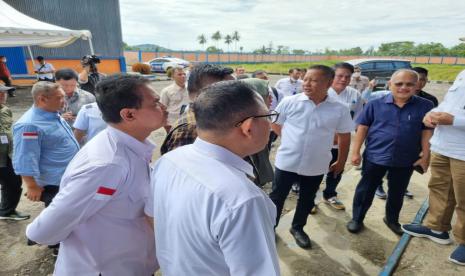 Komisi IV DPR bersama Kementerian Pertanian (Kementan), Bappanas, Bulog dan ID Food, melakukan pemeriksaan ketersediaan beras di Gudang Bulog Lampa Kabupaten Pinrang. Hasil pengecekan kondisi stok beras dari data Bulog Sulawesi Selatan dan Sulawesi Barat (Sulselbar) sebesar 119.916 ton (per 15 des 2022) aman dan cukup hingga tahun depan. 