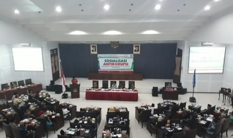 Komisi Pemberantasan Korupsi (KPK) memberikan pembekalan di Gedung DPRD Kota Malang, Jumat (6/9).