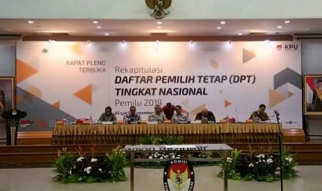 Komisi Pemilihan Umum (KPU) menggelar Rapat Pleno Terbuka Rekapitulasi Daftar Pemilih Tetap Tingkat Nasional Pemilu 2019 di Kantor Pusat KPU, Menteng, Jakarta Pusat, Rabu (5/9). Total jumlah DPT dalam negeri tercatat sebanyak 185.732.093 pemilih. 