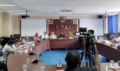 Komisi Perlindungan Anak Indonesia (KPAI) membeberkan kasus hukum yang melibatkan anak sepanjangang 2017.  