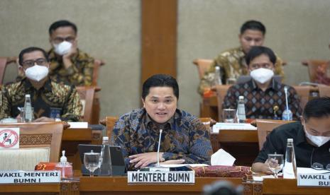 Menteri Badan Usaha Milik Negara (BUMN) Erick Thohir angkat suara soal rencana pemerintah menaikan kenaikan tarif listrik untuk golongan di atas 3 ribu VA. Hal ini Erick sampaikan saat rapat kerja dengan Komisi VI DPR di Gedung DPR, Jakarta, Selasa (7/6).