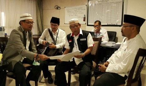 Komisi VIII Dewan Perwakilan Rakyat Republik Indonesia (DPR RI) dari Fraksi Partai Keadilan Sejahtera (PKS) Abdul Fikri Faqih saat memantau fasilitas jamaah di Makkah