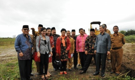 Komisi VIII meninjau progres pembangunan asrama haji Padang Pariaman.