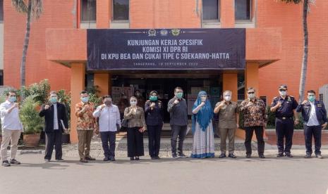  Komisi XI DPR RI adakan kunjungan kerja spesifik ke Kantor Bea Cukai Soekarno Hatta pada Jumat (18/09). Eriko Sotarduga bersama dengan 10 anggota komisi XI menghadiri penyelenggaraan konferensi pers penggagalan penyelundupan narkotika, dan penegahan atas pelanggaran ekspor benih lobster.