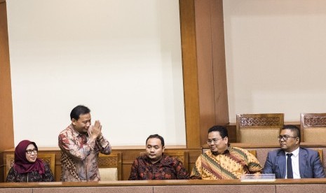 Rahmat Bagja (kedua kanan)