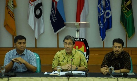 Commissioners of General Election Commission (KPU) officially announces Joko Widodo and his running mate Jusuf Kalla as well as Prabowo Subianto and running mate Hatta Rajasa as presidential and vice presidential candidates respectively, on Saturday. 