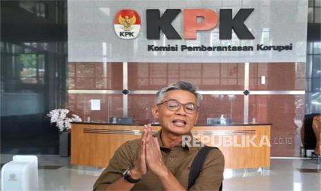 Komisioner Komisi Pemilihan Umum (KPU) periode 2017-2022 Wahyu Setiawan memenuhi panggilan penyidik Komisi Pemberantasan Korupsi (KPK) di Gedung Merah Putih, Jakarta Selatan, Senin (6/1/2025).