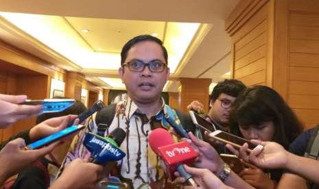 Komisioner Komisi Pemilihan Umum (KPU) RI, Viryan Azis memberikan keterangan kepada wartawan di Jakarta Pusat, Jumat  (5/10). 