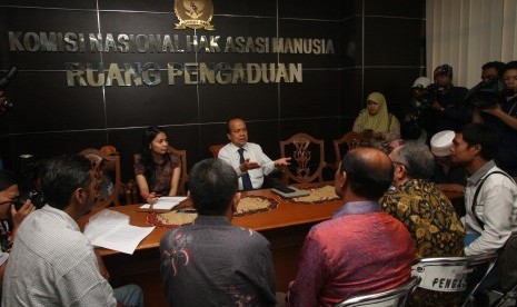 Pengusaha hiburan malam dan perwakilan warga Kalijodo mendatangi gedung Komnas HAM, Jakarta Pusat, Senin (15/2).