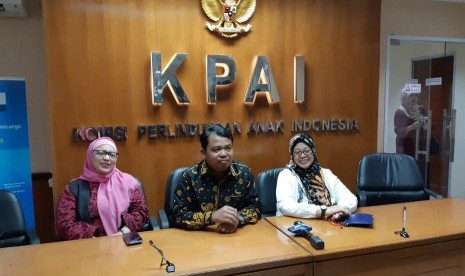 Komisioner KPAI dalam konferensi pers mengenai Upaya perlindungan anak dari gim berkonten negatif di Kantor KPAI Jakarta, Selasa (4/2).