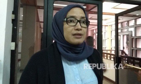 Komisioner KPU,  Evi Novida Ginting Manik, di Kantor KPU,  Menteng, Jakarta Pusat, Senin (5/3). KPU menyatakan JR Saragih harus kembali menyerahkan ijazahnya untuk diverifikasi. 