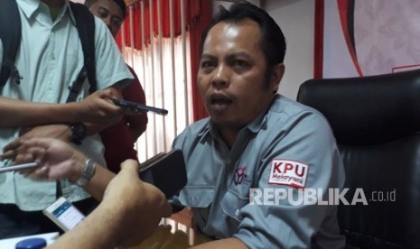 Ketua KPU Jatim Choirul Anam